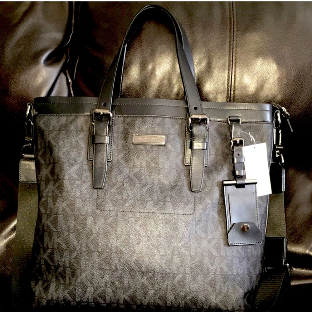 24 hr sale 🔥 🚨🔥NWT MICHAEL KORS BAG for men and women